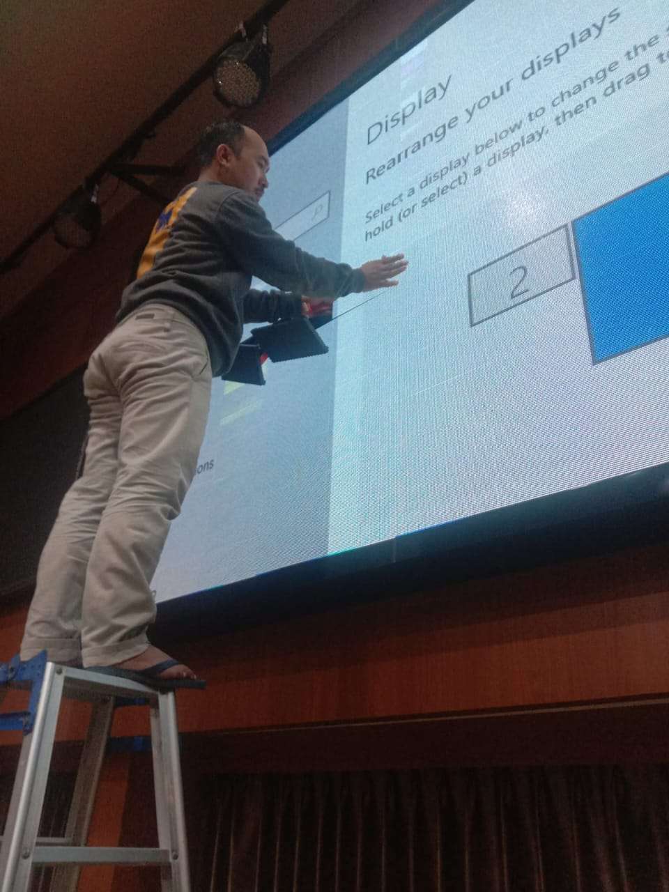 distributor videotron, harga jam digital masjid, harga led display, harga led display outdoor, harga led outdoor tv display, harga led screen, harga pasang iklan di videotron, harga videotron, iklan videotron, Jasa service led display, Jasa service megatron surabaya, Jasa service running text, Jasa service videotron surabaya, konstruksi videotron, neon box, running led, running text, running text led display, sewa led screen, videotron outdoor